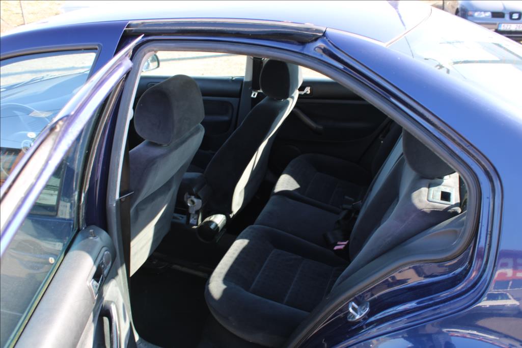 2002 – Volkswagen Bora – 1,6 i  1.maj.,ČR,STK 2/2027