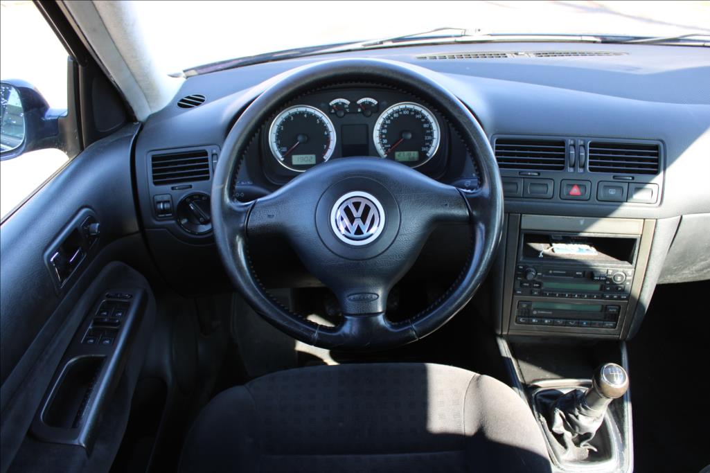 2002 – Volkswagen Bora – 1,6 i  1.maj.,ČR,STK 2/2027