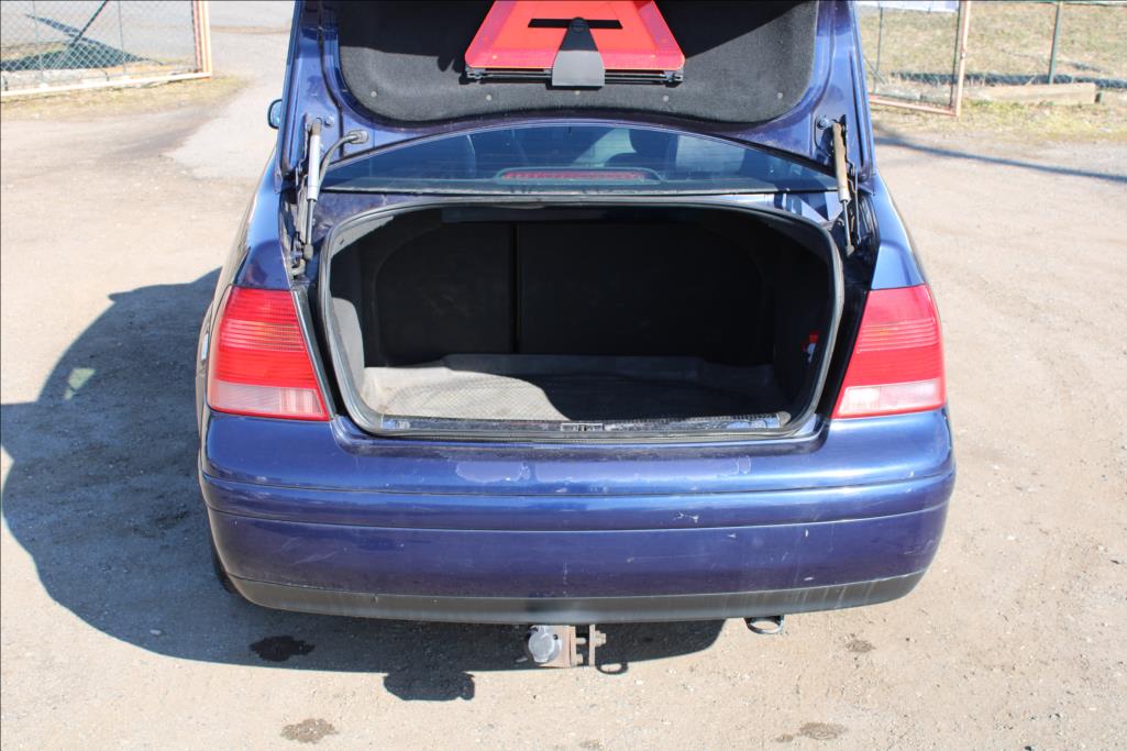 2002 – Volkswagen Bora – 1,6 i  1.maj.,ČR,STK 2/2027