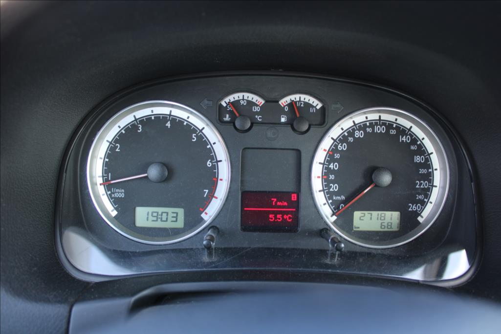 2002 – Volkswagen Bora – 1,6 i  1.maj.,ČR,STK 2/2027