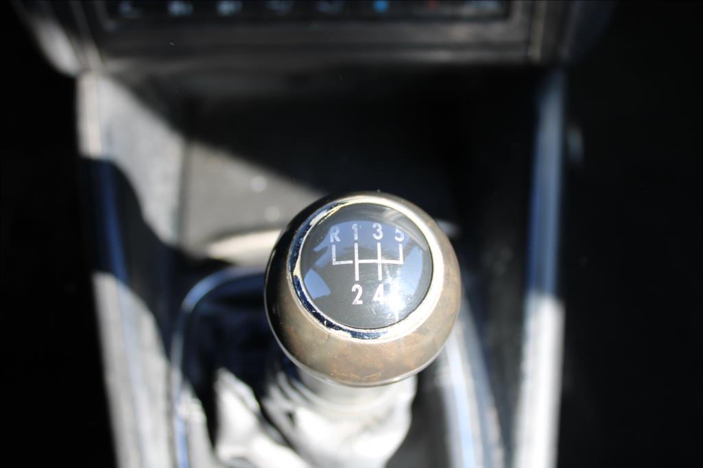 2002 – Volkswagen Bora – 1,6 i  1.maj.,ČR,STK 2/2027