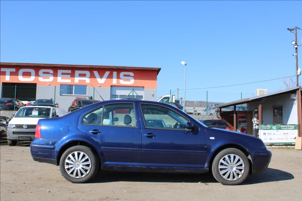 2002 – Volkswagen Bora – 1,6 i  1.maj.,ČR,STK 2/2027