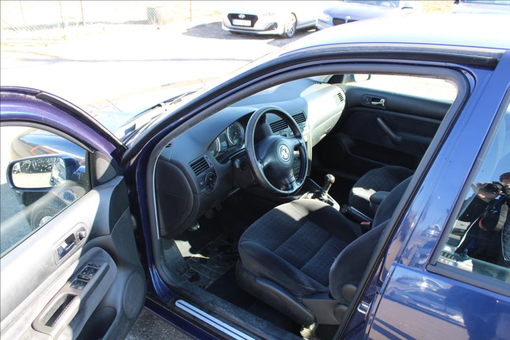 2002 – Volkswagen Bora – 1,6 i  1.maj.,ČR,STK 2/2027