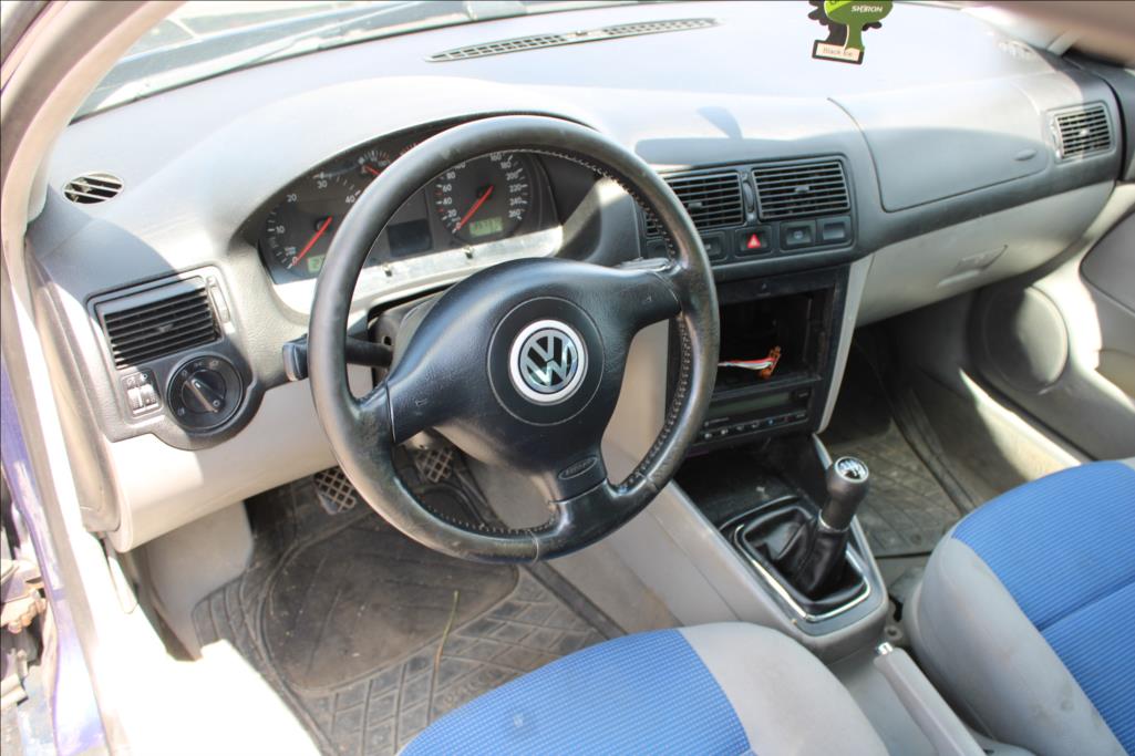 2000 – Volkswagen Golf – 1,9 TDi  STK 10/2026