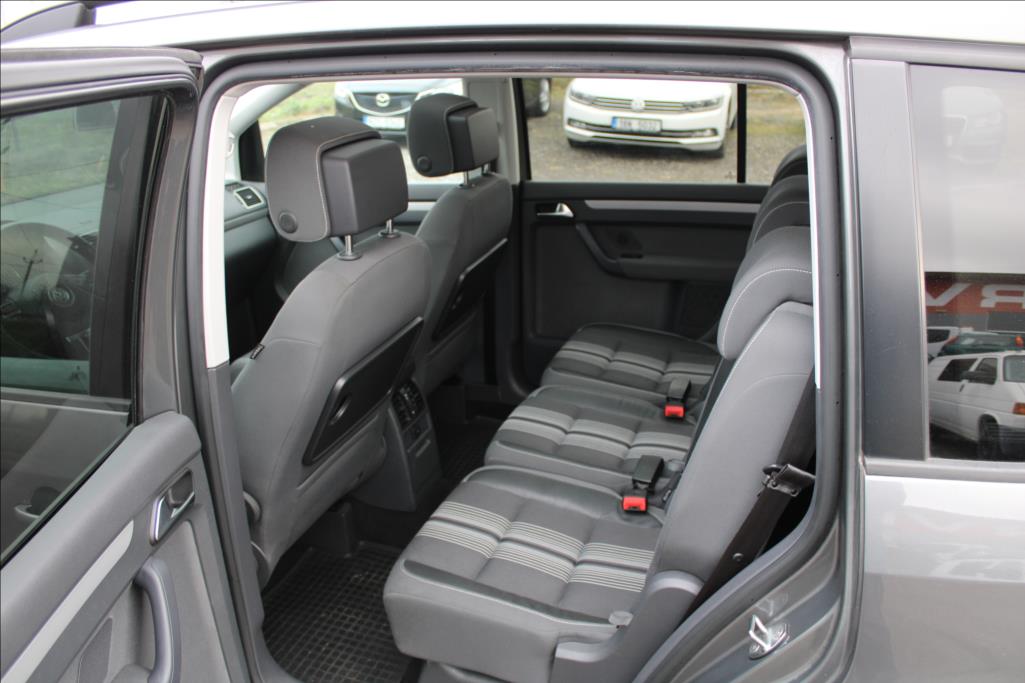 2012 – Volkswagen Touran – 1,4 TSi  NAVI, KAMERA,VÝHŘEVY