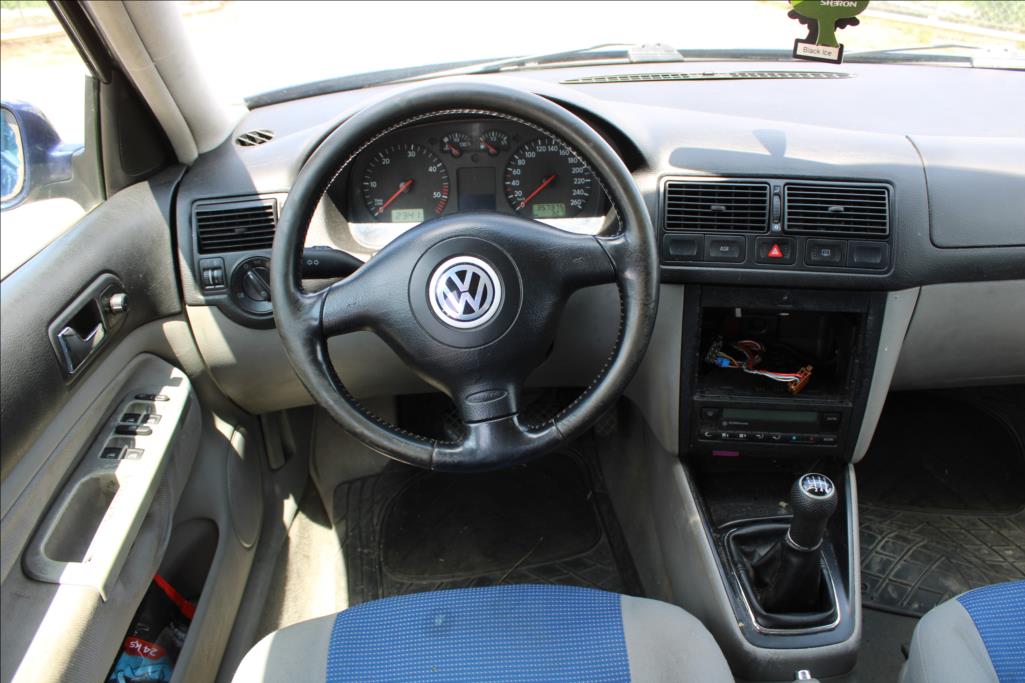 2000 – Volkswagen Golf – 1,9 TDi  STK 10/2026