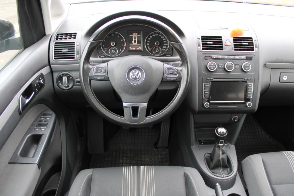 2012 – Volkswagen Touran – 1,4 TSi  NAVI, KAMERA,VÝHŘEVY