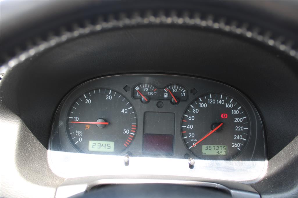 2000 – Volkswagen Golf – 1,9 TDi  STK 10/2026