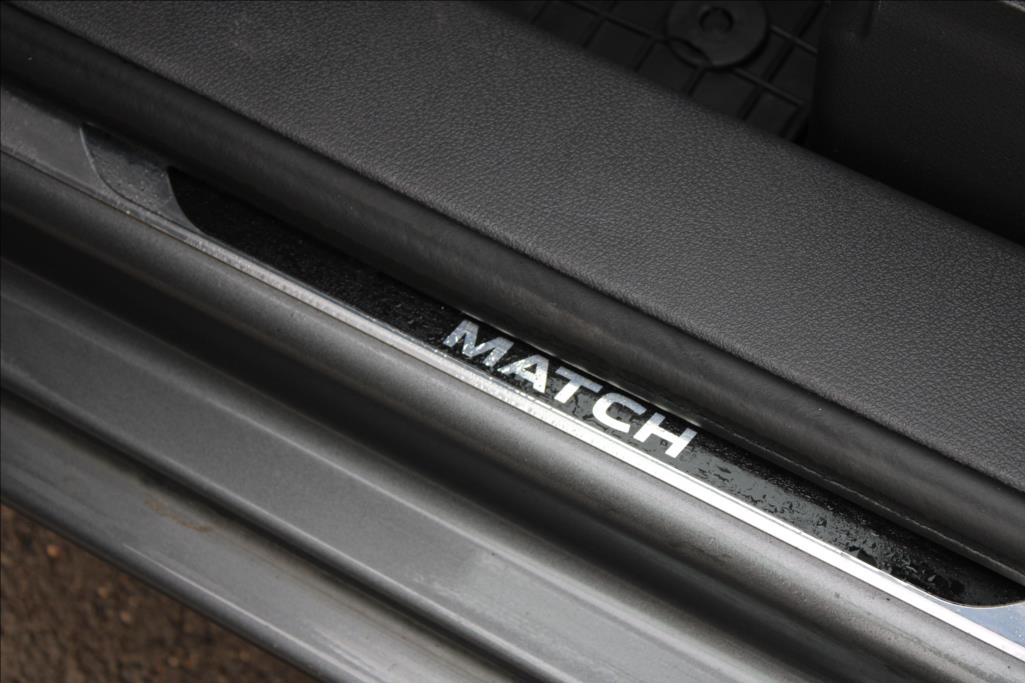 2012 – Volkswagen Touran – 1,4 TSi  NAVI, KAMERA,VÝHŘEVY