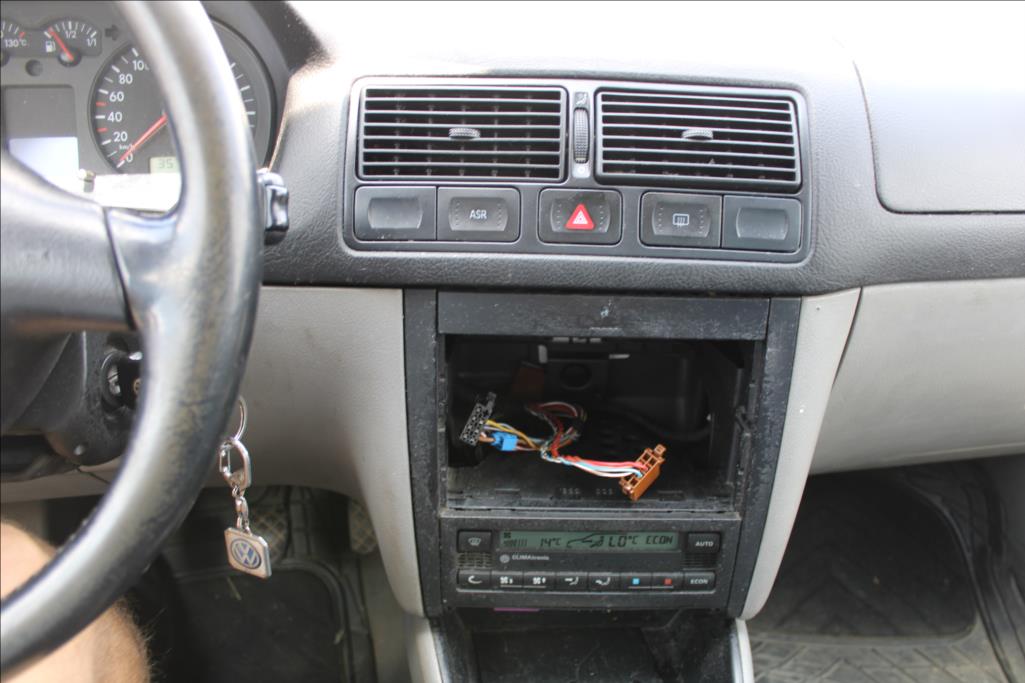 2000 – Volkswagen Golf – 1,9 TDi  STK 10/2026