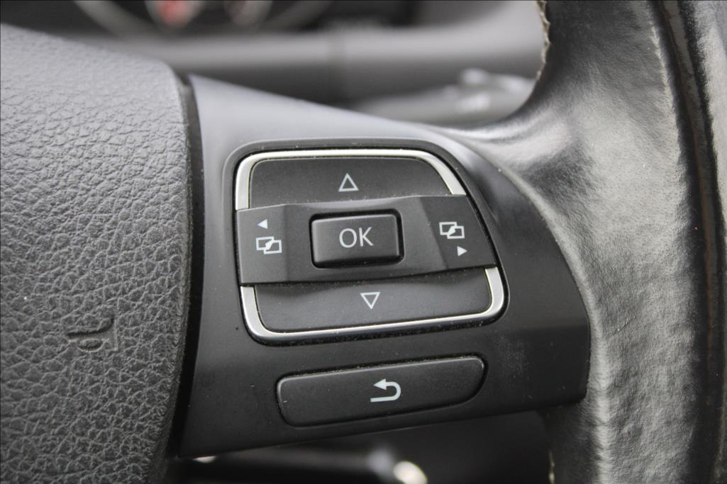 2012 – Volkswagen Touran – 1,4 TSi  NAVI, KAMERA,VÝHŘEVY