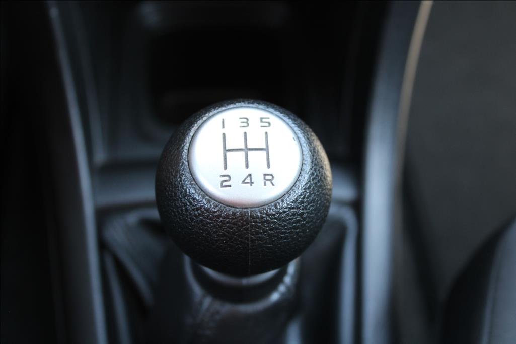 2014 – Suzuki Swift – 1,2 i  SERVISKA, 4 x 4, KLIMA