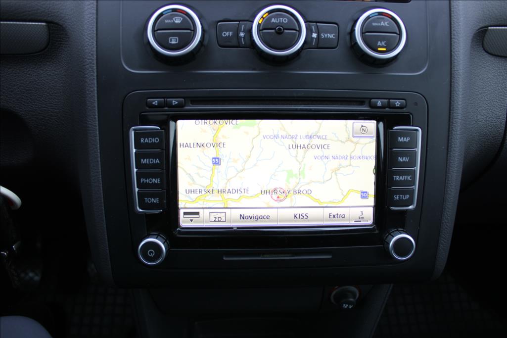 2012 – Volkswagen Touran – 1,4 TSi  NAVI, KAMERA,VÝHŘEVY