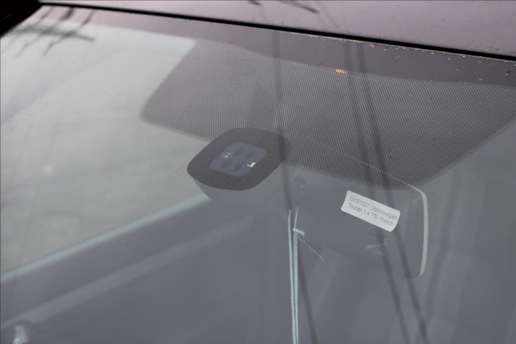 2012 – Volkswagen Touran – 1,4 TSi  NAVI, KAMERA,VÝHŘEVY