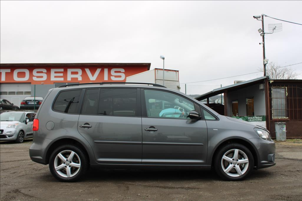2012 – Volkswagen Touran – 1,4 TSi  NAVI, KAMERA,VÝHŘEVY