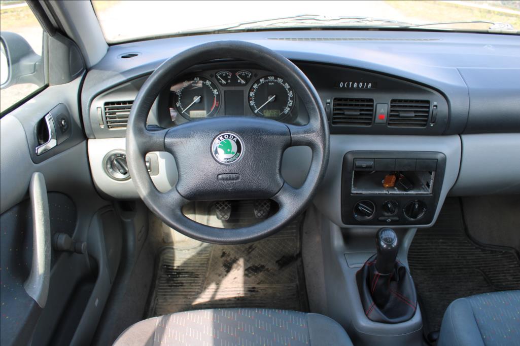 2001 – Škoda Octavia – 1,6 i  STK 8/2026