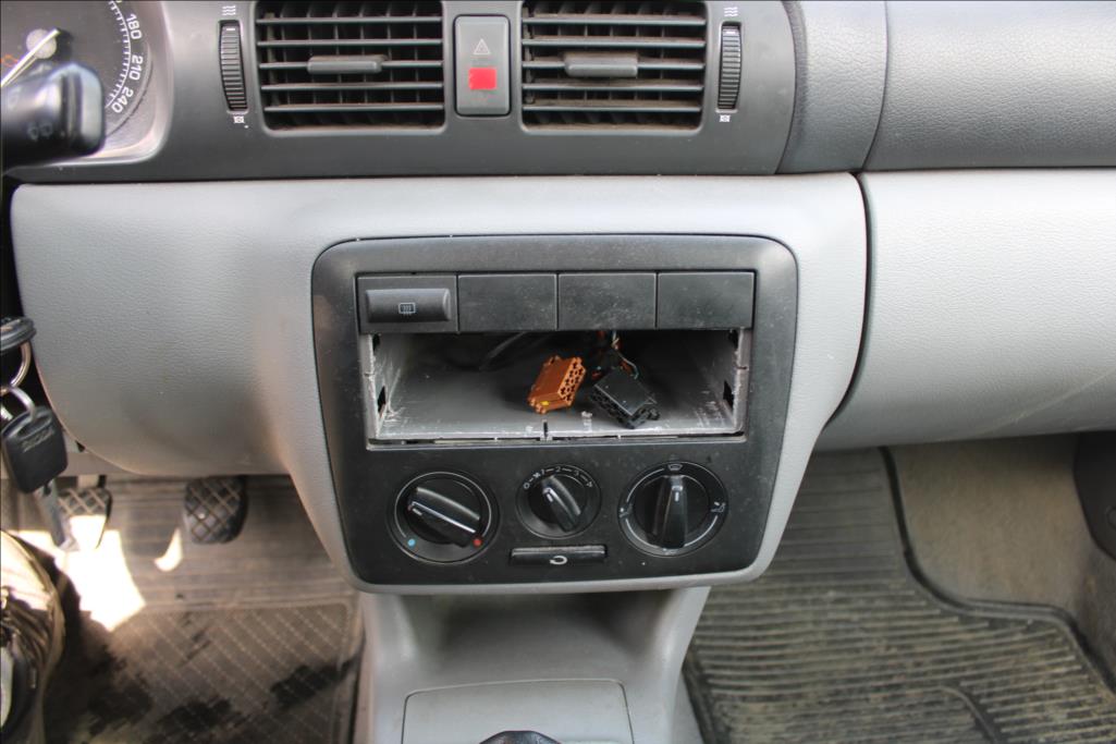 2001 – Škoda Octavia – 1,6 i  STK 8/2026