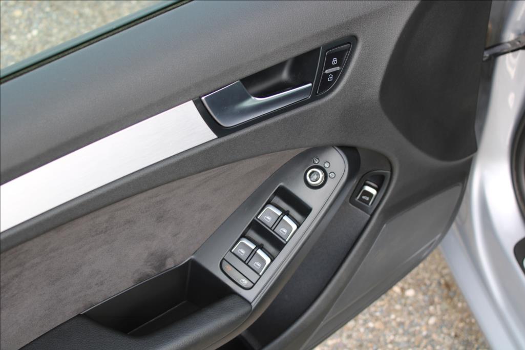 2015 – Audi A4 – 2,0 TDi  AUTOMAT, S-LINE