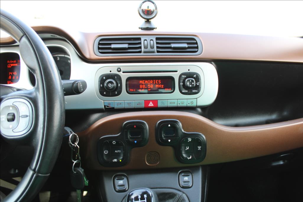 2017 – Fiat Panda – 1,3 D  CROSS, VELKÝ SERVIS