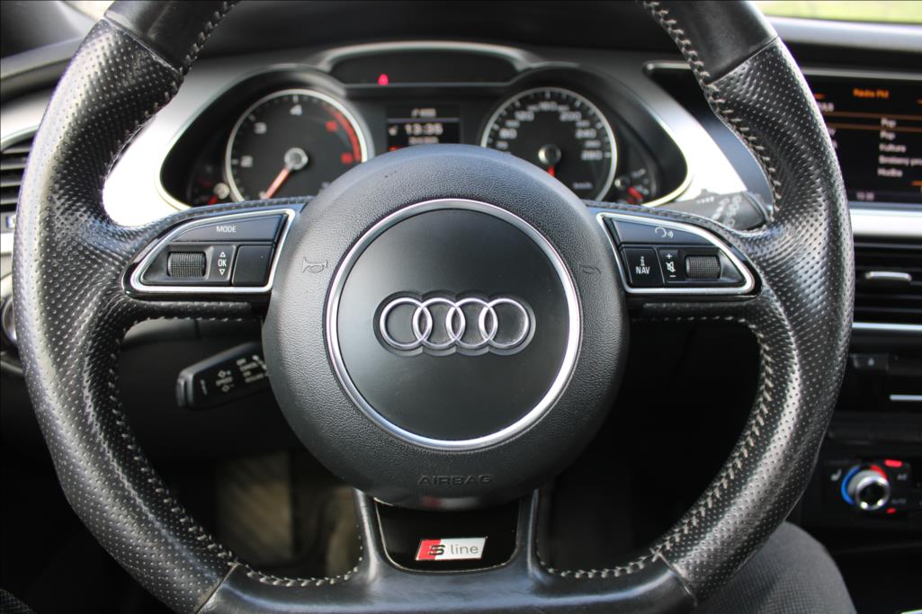 2015 – Audi A4 – 2,0 TDi  AUTOMAT, S-LINE