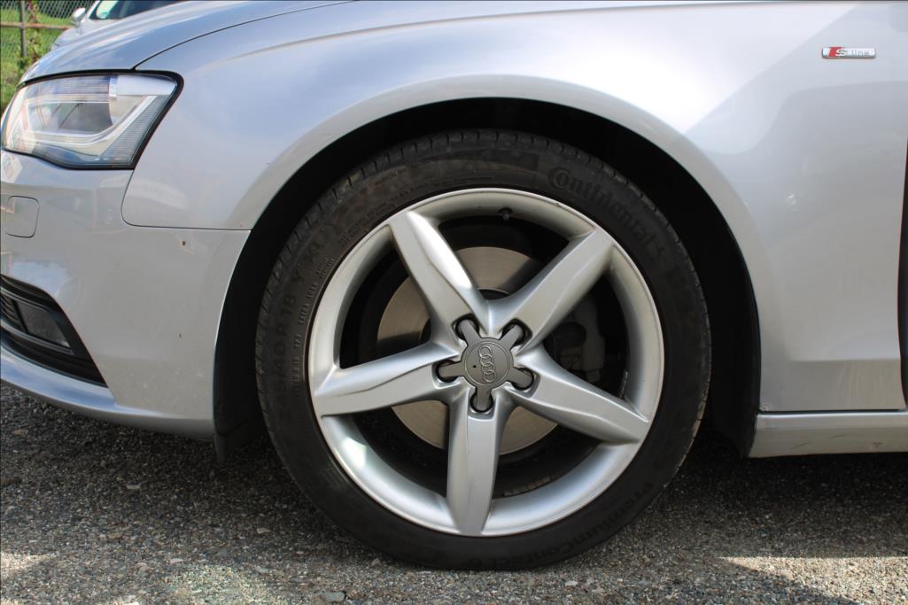 2015 – Audi A4 – 2,0 TDi  AUTOMAT, S-LINE