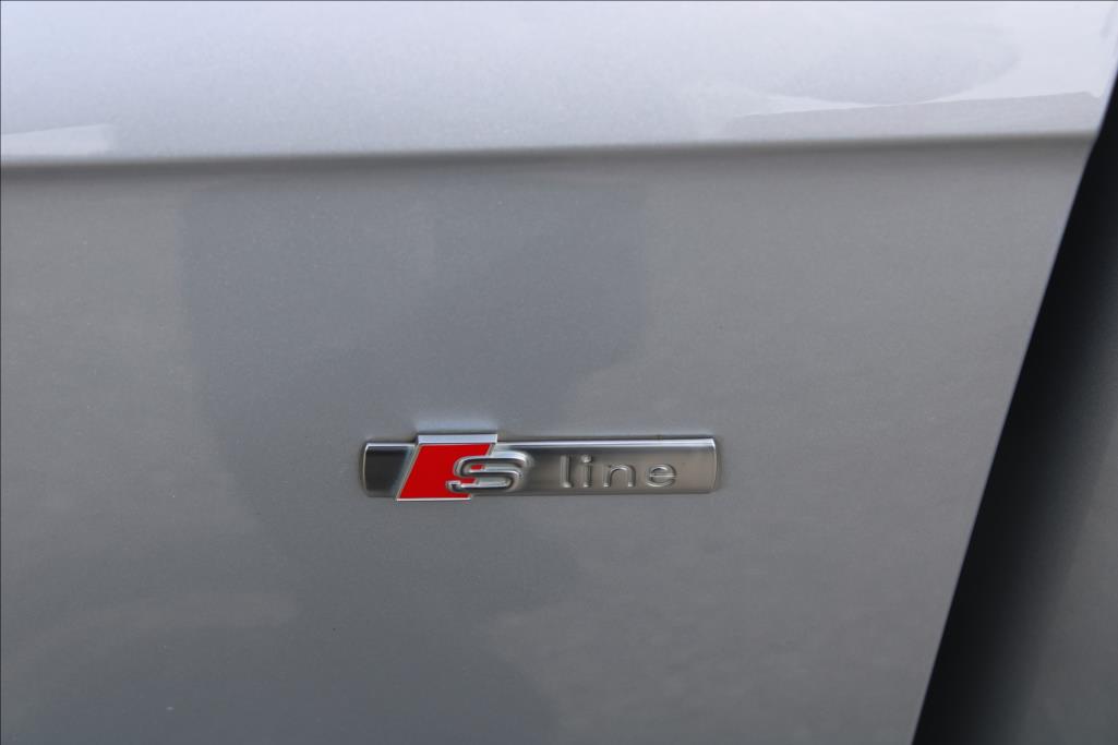 2015 – Audi A4 – 2,0 TDi  AUTOMAT, S-LINE