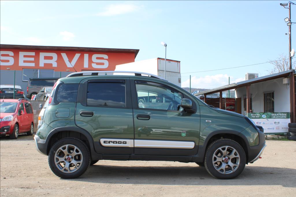 2017 – Fiat Panda – 1,3 D  CROSS, VELKÝ SERVIS