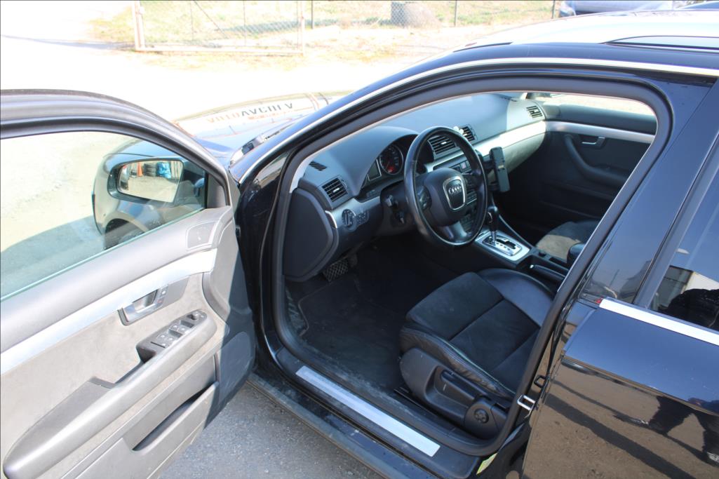 2006 – Audi A4 – 3,0 TDi  4×4,AUTOMAT,XENONY