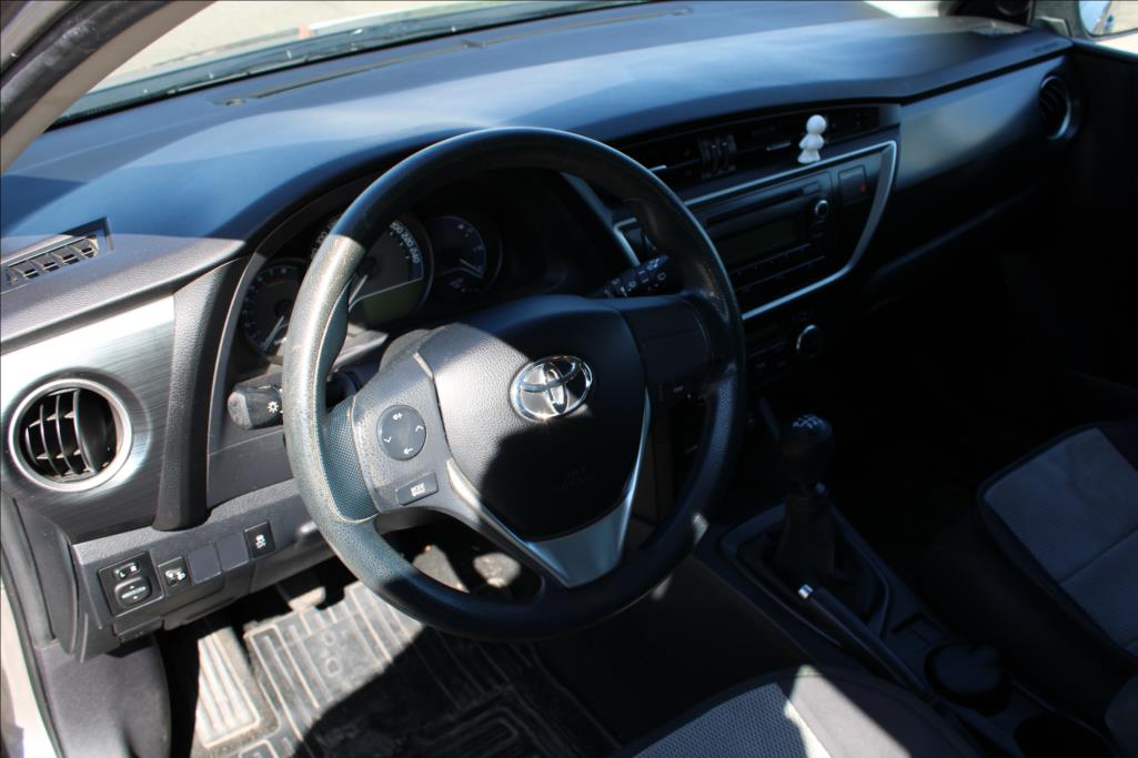 2013 – Toyota Auris – 1,3 i  2.maj.,ČR, 87.600 km