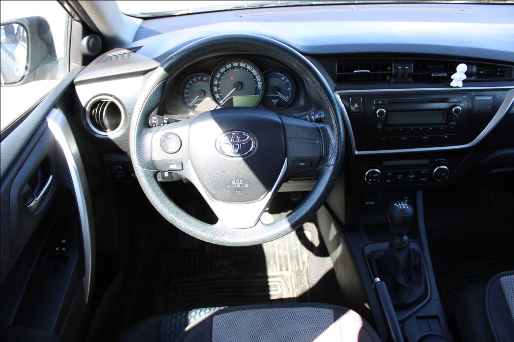 2013 – Toyota Auris – 1,3 i  2.maj.,ČR, 87.600 km