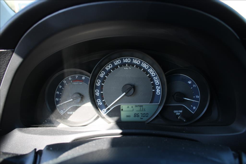 2013 – Toyota Auris – 1,3 i  2.maj.,ČR, 87.600 km
