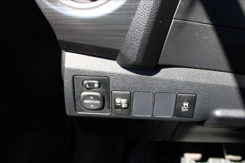 2013 – Toyota Auris – 1,3 i  2.maj.,ČR, 87.600 km