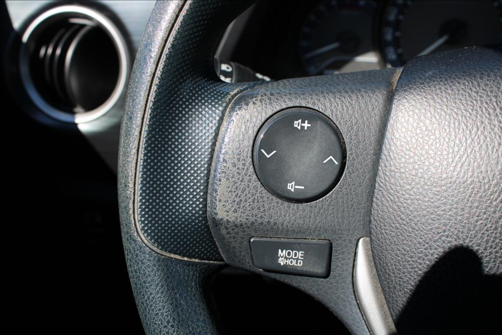 2013 – Toyota Auris – 1,3 i  2.maj.,ČR, 87.600 km