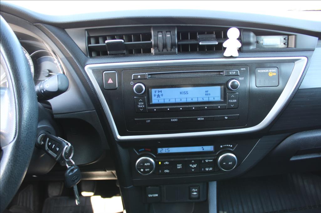 2013 – Toyota Auris – 1,3 i  2.maj.,ČR, 87.600 km