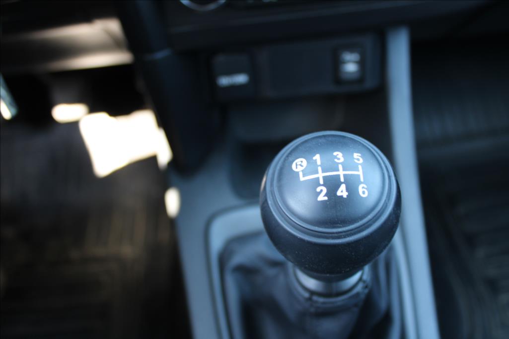 2013 – Toyota Auris – 1,3 i  2.maj.,ČR, 87.600 km