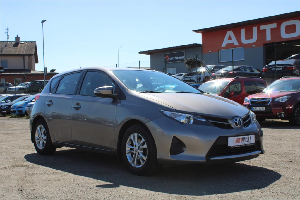 2013 – Toyota Auris – 1,3 i  2.maj.,ČR, 87.600 km