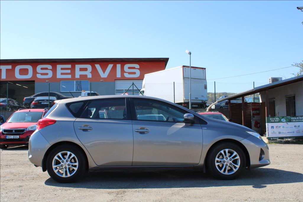2013 – Toyota Auris – 1,3 i  2.maj.,ČR, 87.600 km
