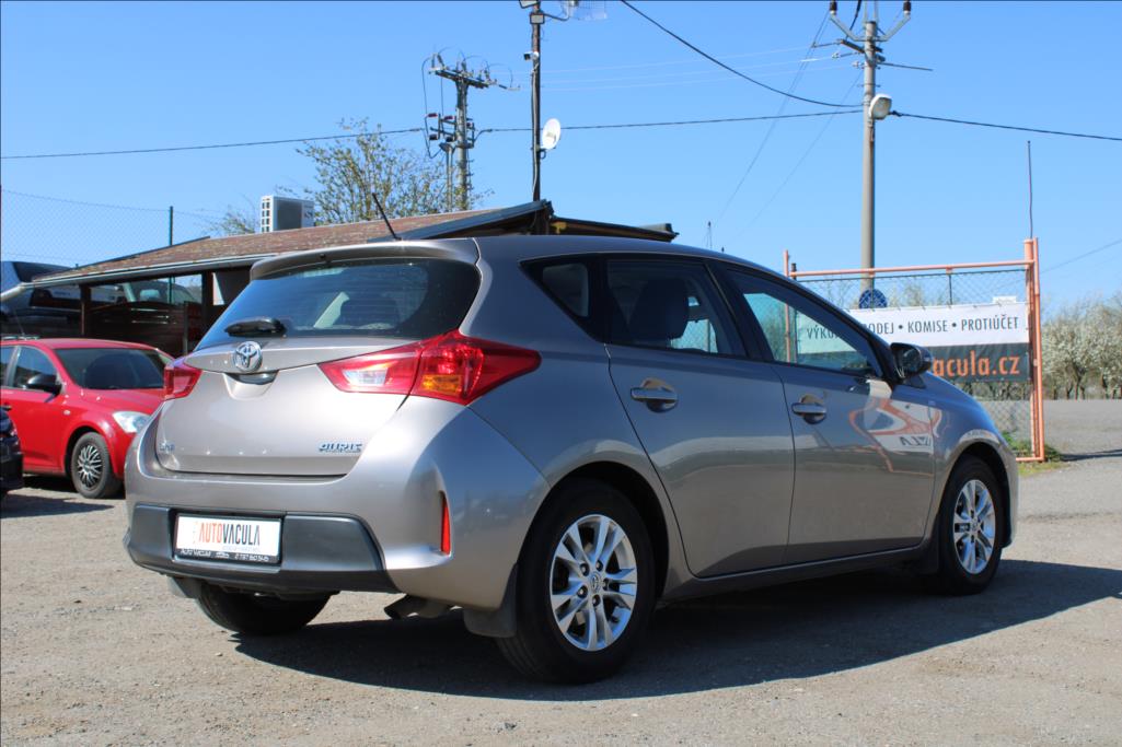 2013 – Toyota Auris – 1,3 i  2.maj.,ČR, 87.600 km