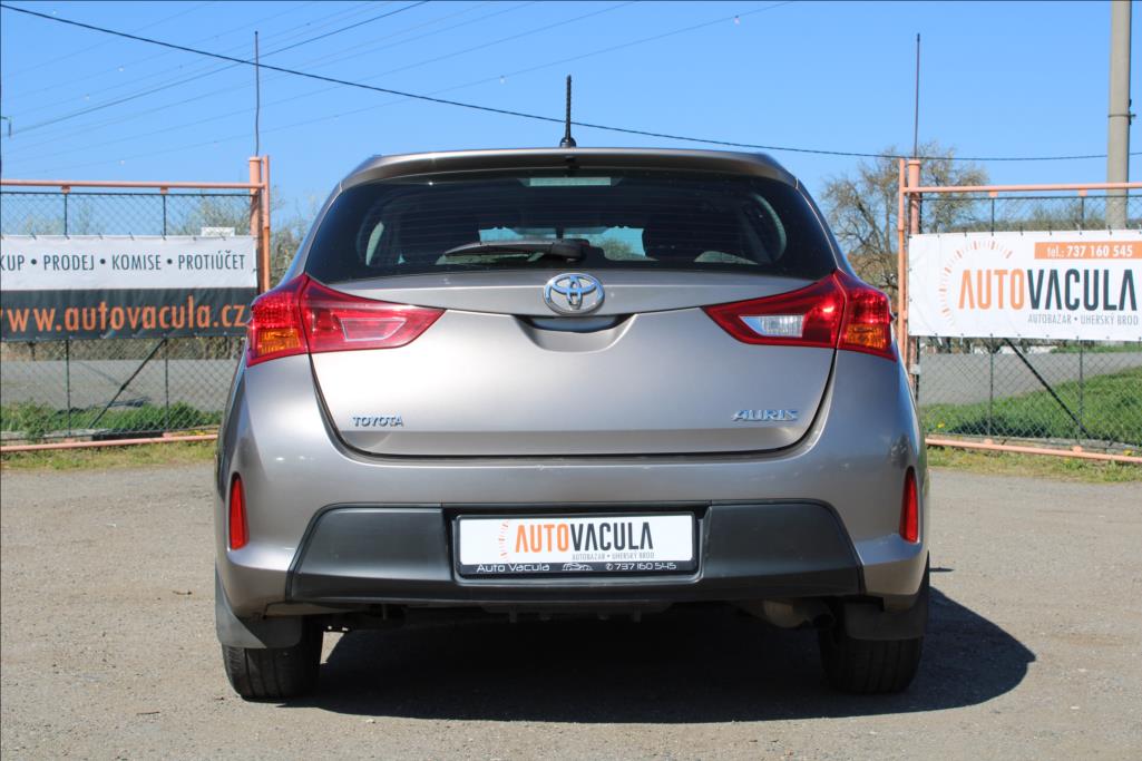 2013 – Toyota Auris – 1,3 i  2.maj.,ČR, 87.600 km
