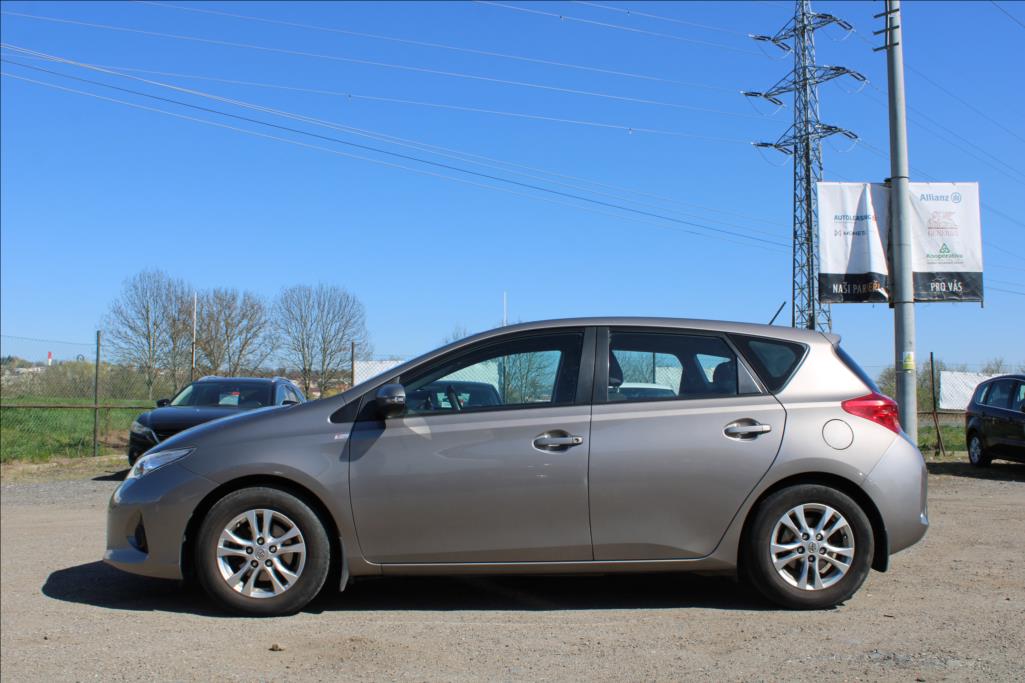 2013 – Toyota Auris – 1,3 i  2.maj.,ČR, 87.600 km