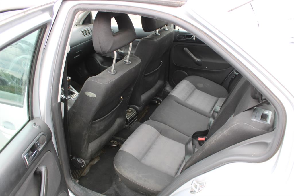 2000 – Volkswagen Bora – 1,6 i  KLIMA, STK 7/2027