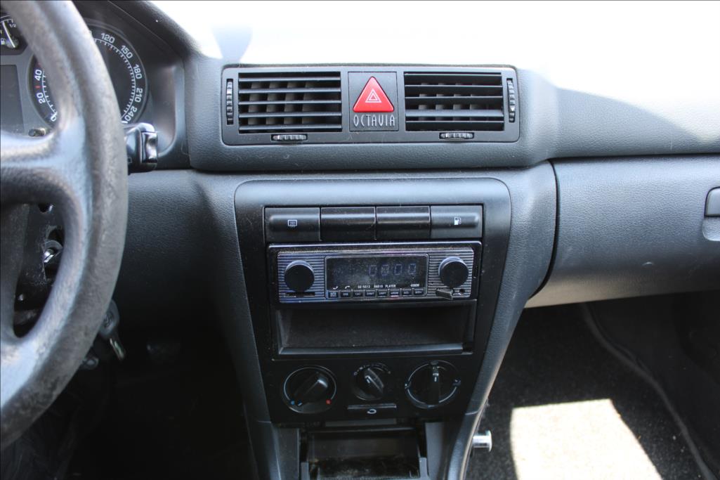 2000 – Škoda Octavia – 1,6 i  STK 3/2027, TAŽNÉ