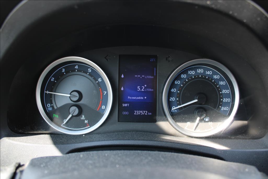 2017 – Toyota Corolla – 1,6 Valvematic  AAC,KAMERA,NAVI