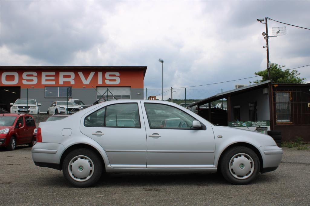 2000 – Volkswagen Bora – 1,6 i  KLIMA, STK 7/2027