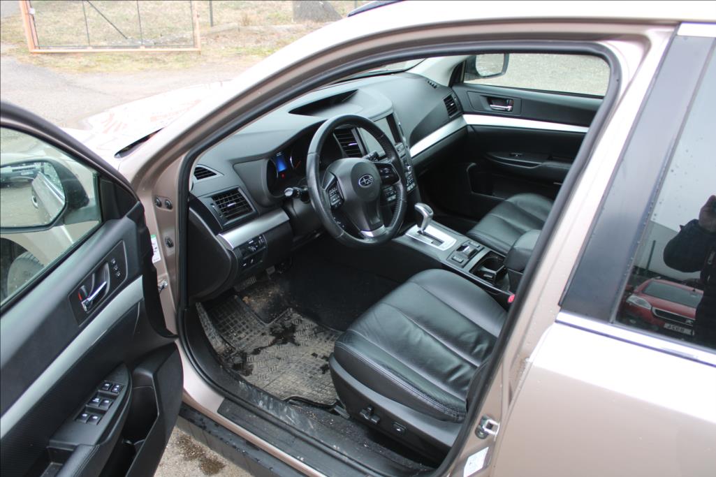 2015 – Subaru Outback – 2,0 D  4 x 4, ČR, SERVISKA