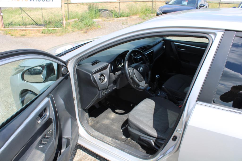 2017 – Toyota Corolla – 1,6 Valvematic  AAC,KAMERA,NAVI