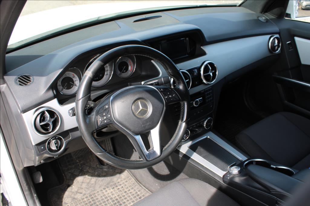 2015 – Mercedes-Benz GLK – 2,1 CDi  XENONY, 4 x 4, TAŽNÉ