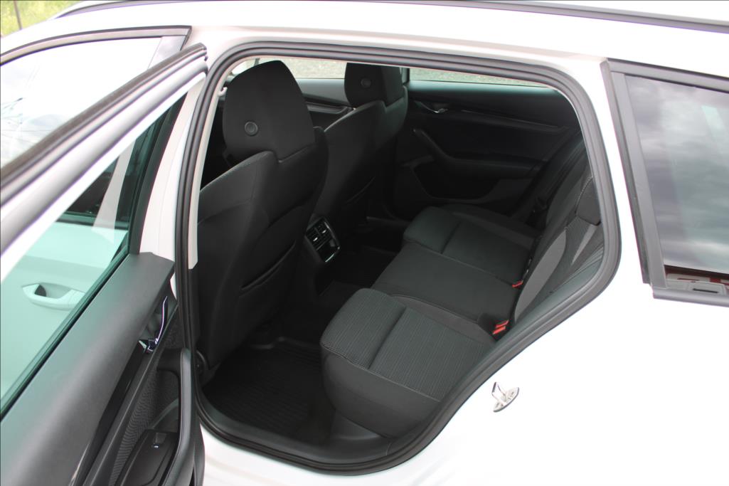 2022 – Škoda Octavia – 2,0 TDi  AMBITION, DPH, ČR