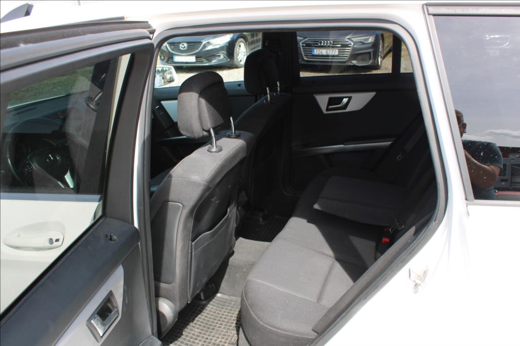 2015 – Mercedes-Benz GLK – 2,1 CDi  XENONY, 4 x 4, TAŽNÉ