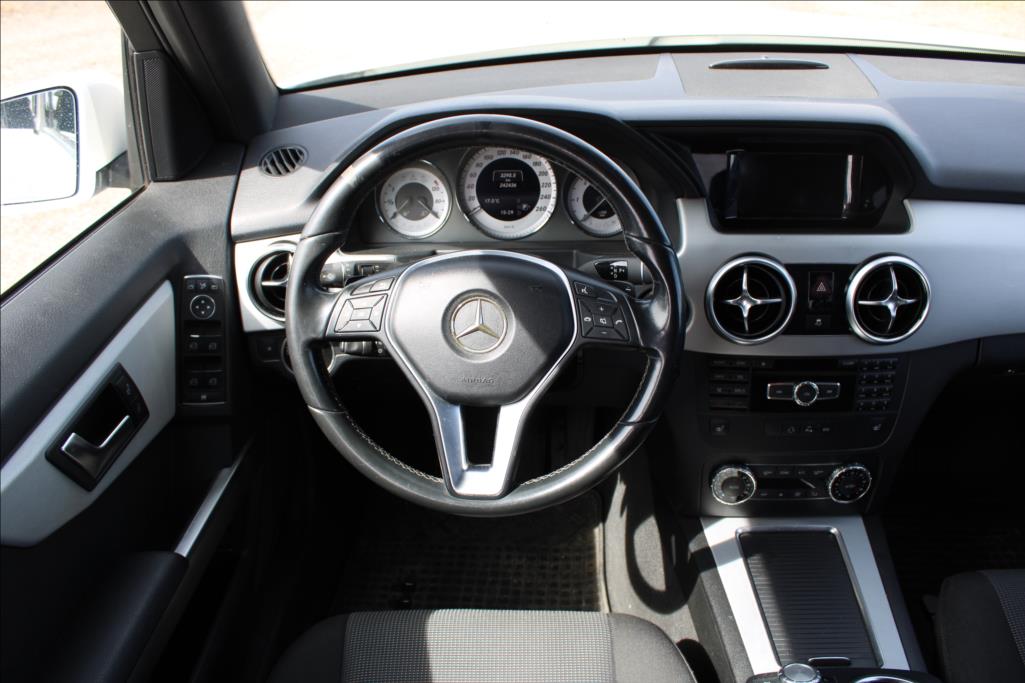 2015 – Mercedes-Benz GLK – 2,1 CDi  XENONY, 4 x 4, TAŽNÉ